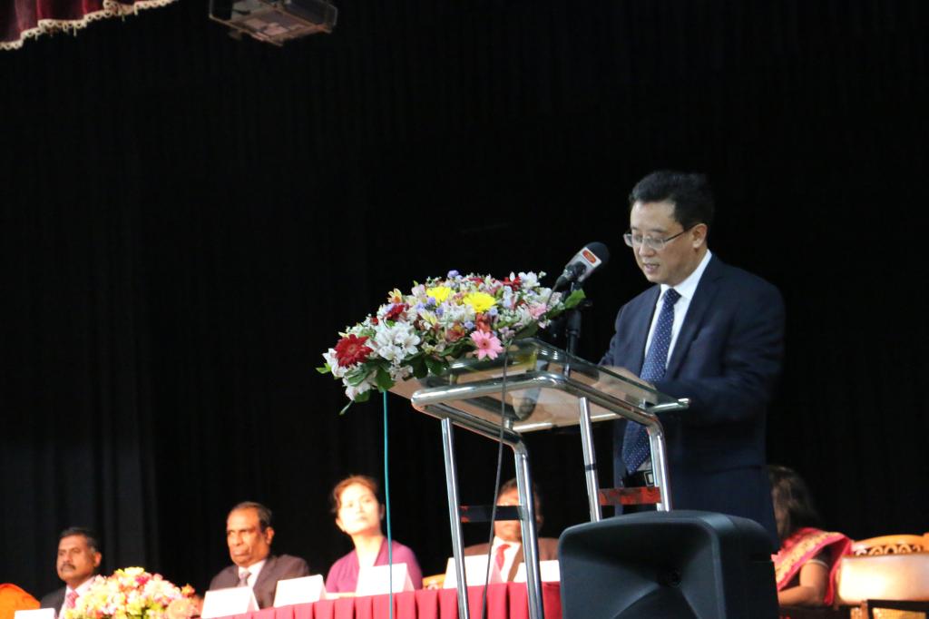 我校陈志军副校长在开幕式上发言